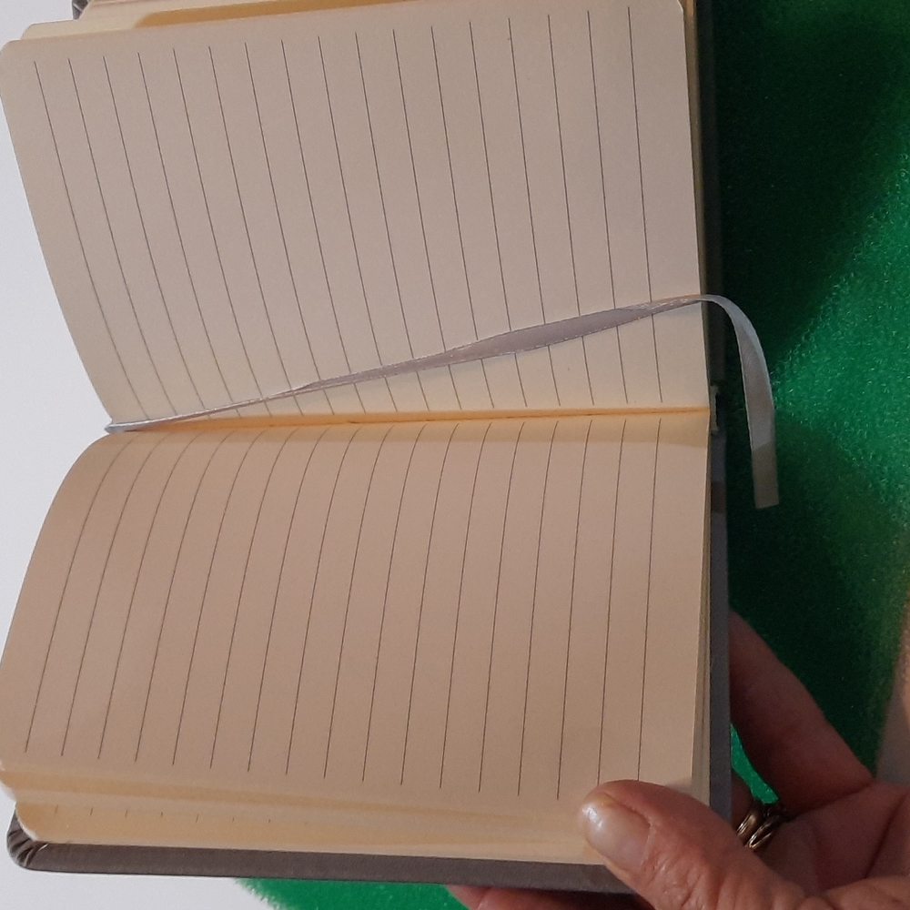 Notebook hardback with a gold initial S - Picture 5 of 7